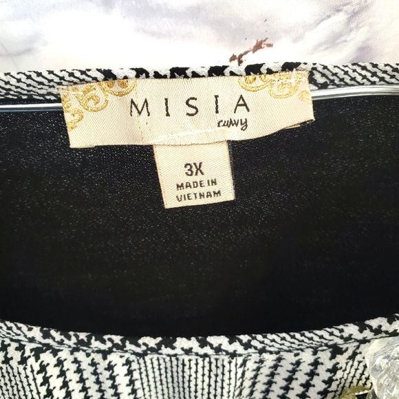 Women's Misia Curvy shirt black & white size 3x. ACCESSORIES NOT INCLUDED - Picture 3 of 4